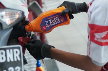 Sebenarnya, Apa Saja Sih Fungsi dan Peran Oli Motor